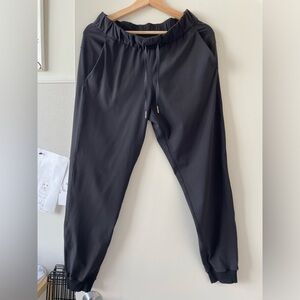 LULULEMON BLACK ON THE FLY JOGGER